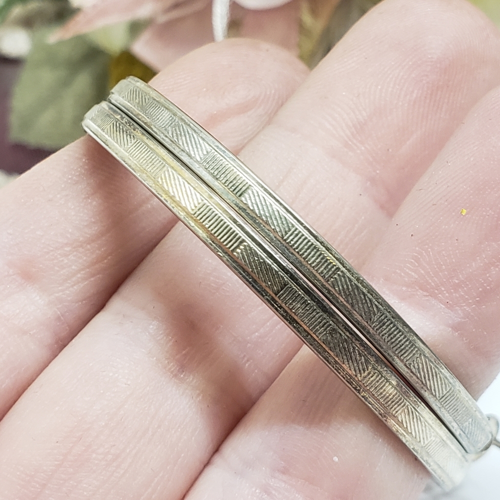Vintage Silver Tone Textured Line Design Hoop Earrings Medium Hoops - Picture 5 of 7